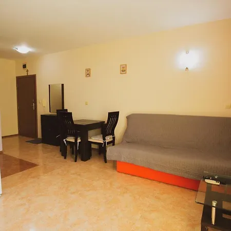 Apartamento ~ Elit ~ Studio With A Pool In